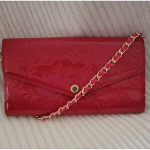 Louis Vuitton Sarah Wallet Monogram Vernis Red Patent Leather Crossbody‎ Chain
